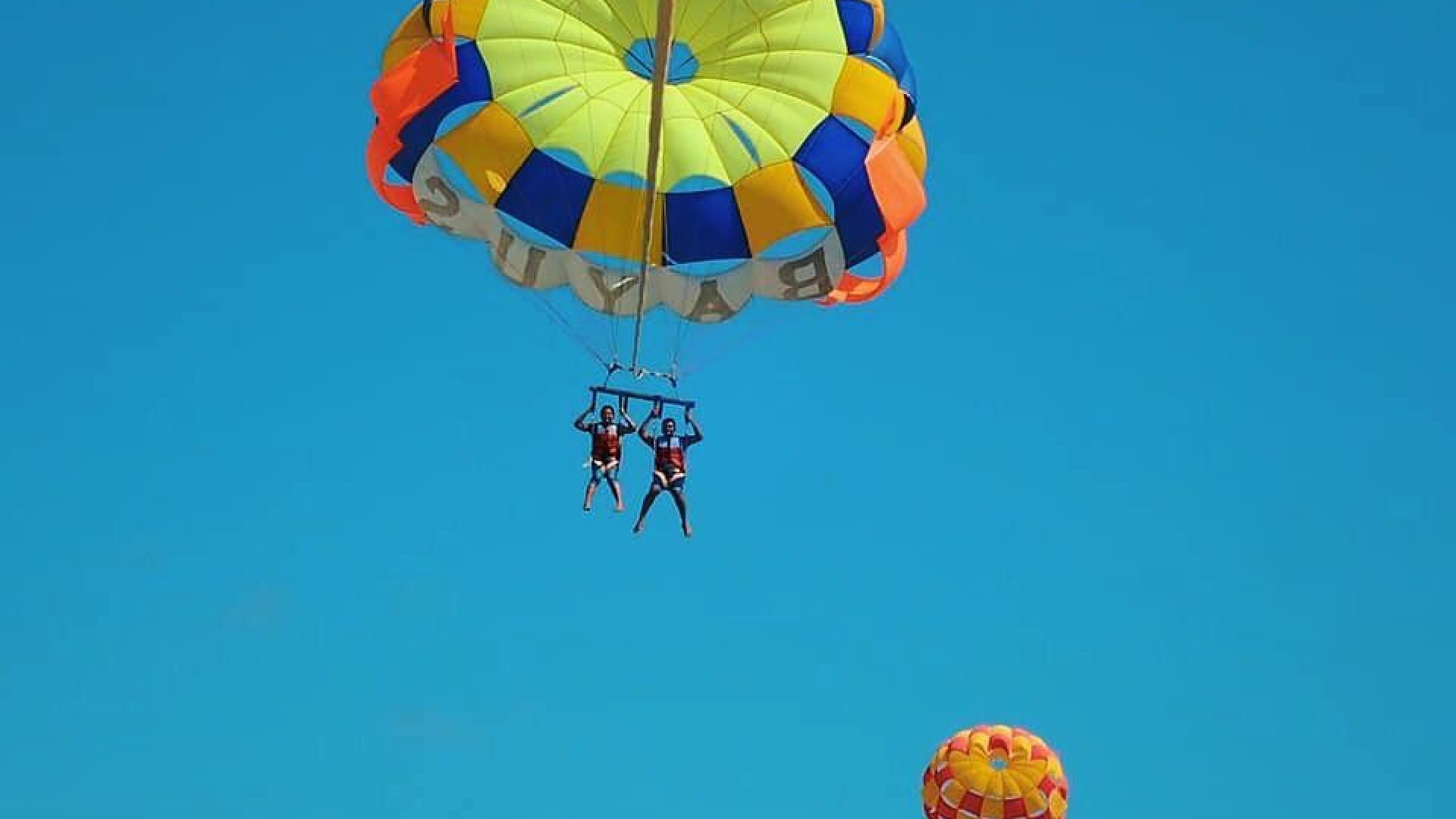 Parasailing 3