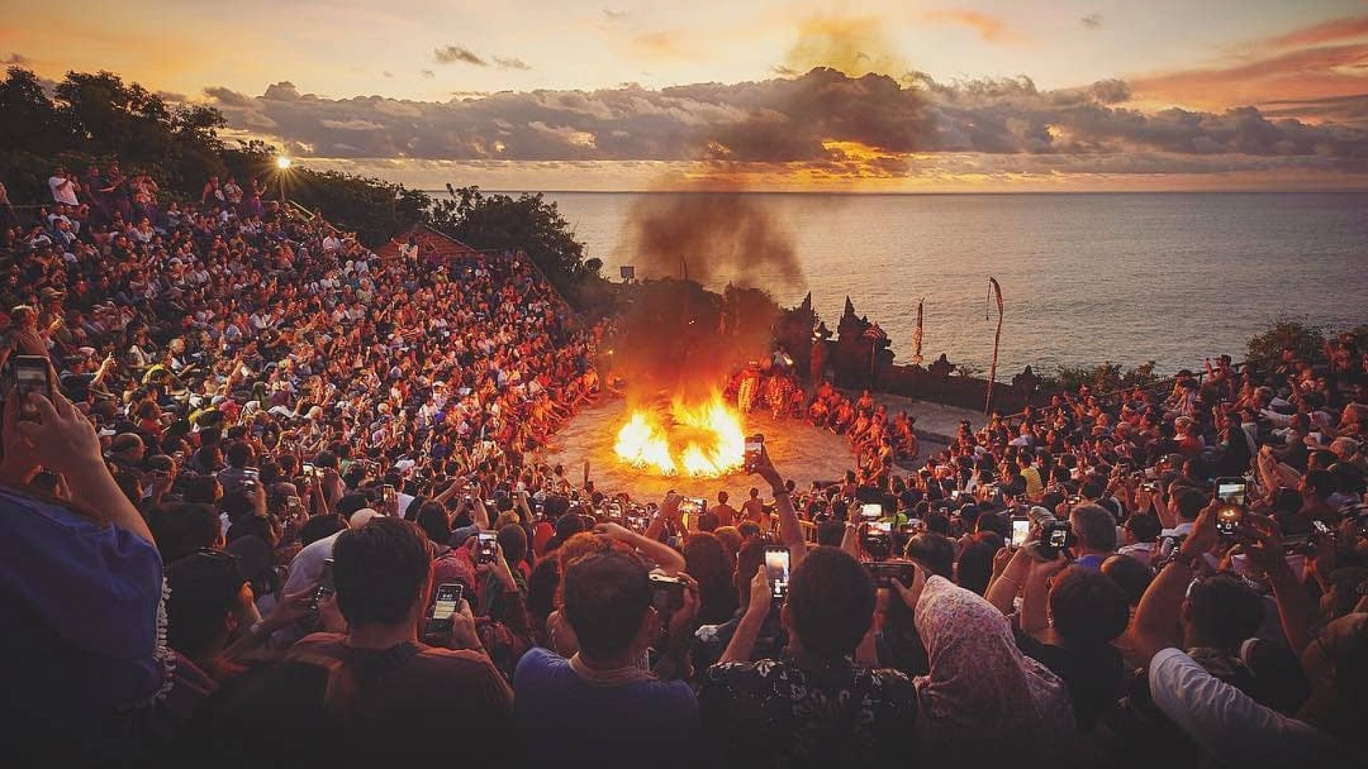 Uluwatu Sunset and Kecak Dance Tour 1